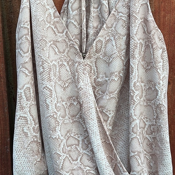 BCBGMAXAZRIA Bare Pink Python Print Faux Wrap Front Snake Print Bodysuit Sz L - Picture 4 of 16